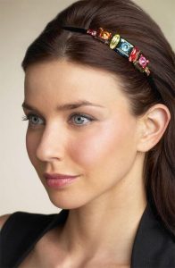 Side-Parting with Bow and Hairband 